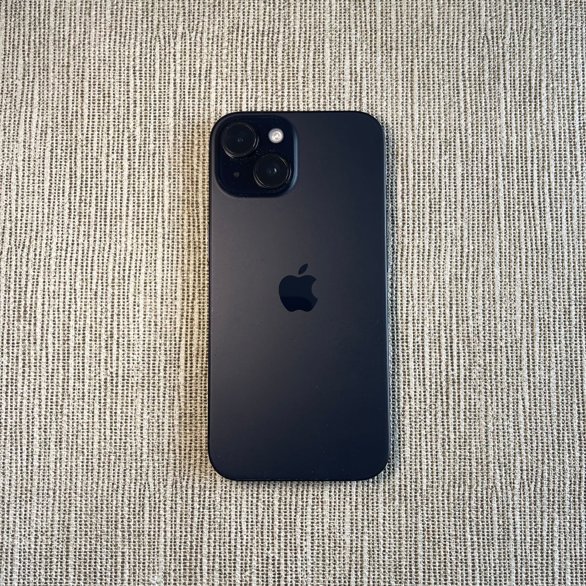 iPhone 15 128 GB · 90% de batería · Negro